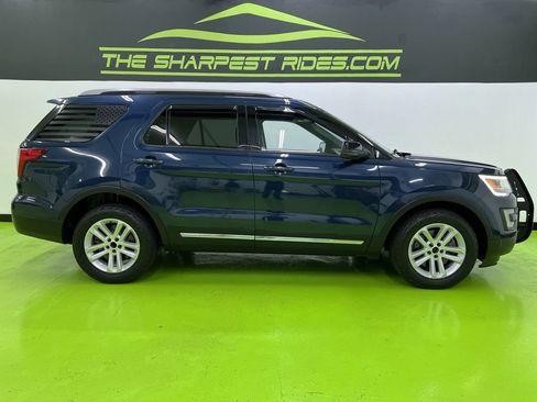 Used 2017 Ford Explorer XLT w/ Equipment Group 201A FWD image 11