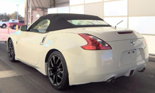 Used 2016 Nissan 370Z Roadster RWD image 9