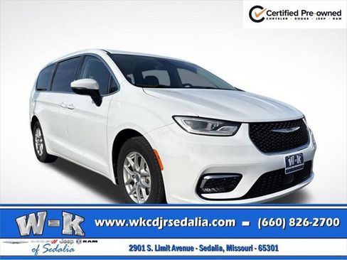 Certified 2023 Chrysler Pacifica Touring-L FWD image 1