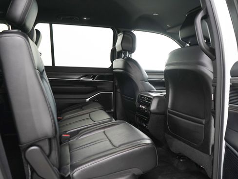 Used 2024 Jeep Wagoneer L Series II w/ Flexible Seating Group AWD/4WD image 13