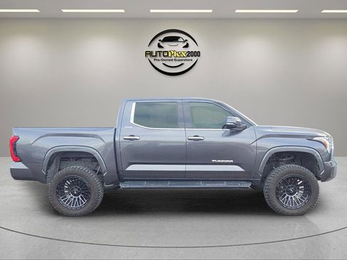 Used 2022 Toyota Tundra Limited w/ Power Package image 8