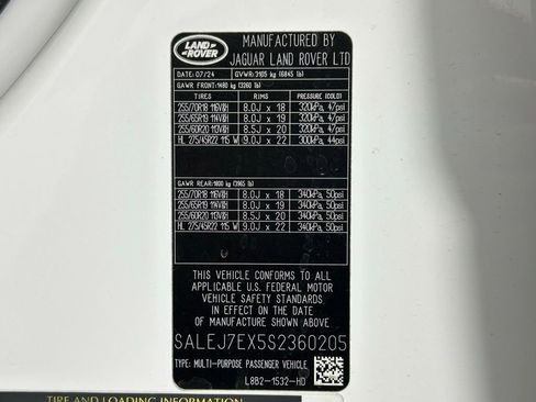 Used 2025 Land Rover Defender 110 S image 38