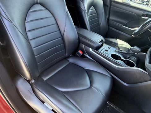 Certified 2024 Toyota Highlander XLE AWD/4WD image 11