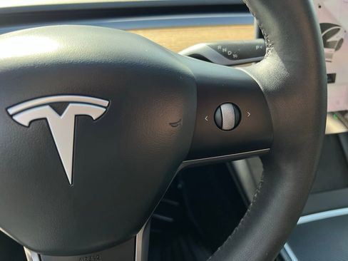 Used 2021 Tesla Model 3 Standard Range Plus image 33