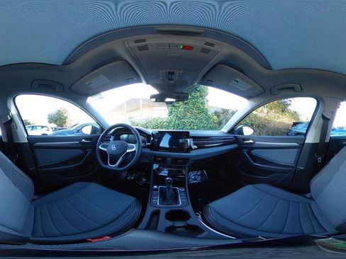 Used 2025 Volkswagen Jetta SE image 42