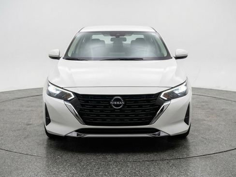 Used 2025 Nissan Sentra SV image 2