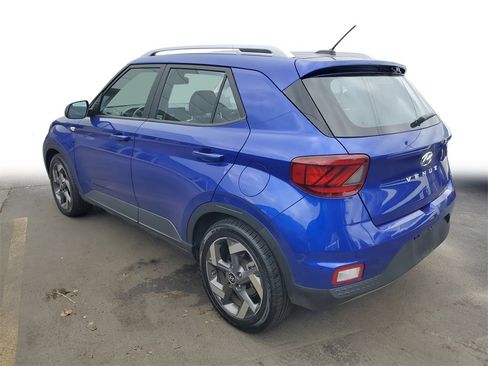 Used 2023 Hyundai Venue Limited image 3