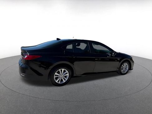 Used 2025 Toyota Camry LE FWD image 15