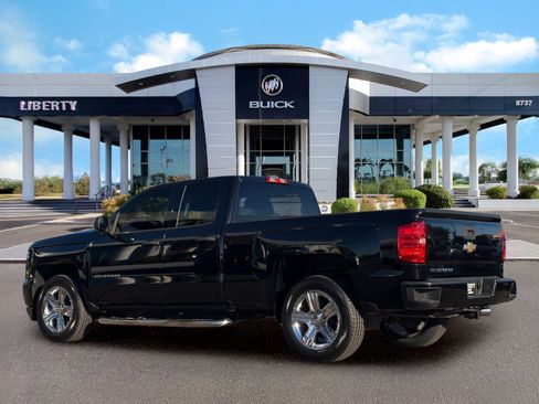 Used 2018 Chevrolet Silverado 1500 Custom w/ Custom Convenience Package RWD image 7