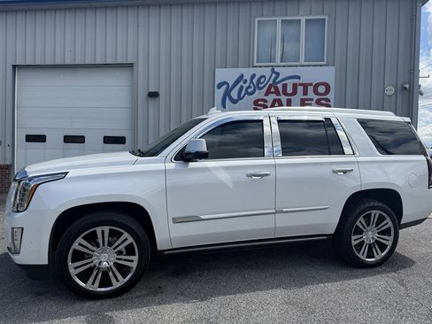 Used 2019 Cadillac Escalade Premium Luxury AWD/4WD image 10