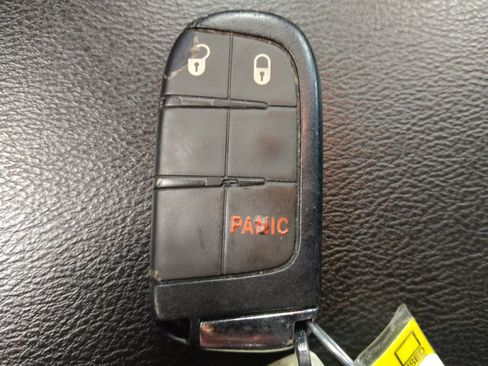 Used 2020 Jeep Compass Latitude FWD image 32