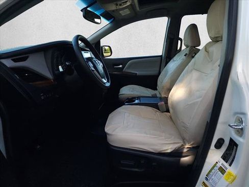 Used 2015 Toyota Sienna Limited FWD image 17