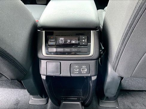 Used 2023 Subaru Ascent Premium w/ Convenience Package AWD/4WD image 21