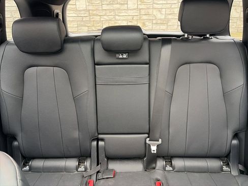 Used 2023 Mercedes-Benz GLB 250 4MATIC w/ Premium Package image 24