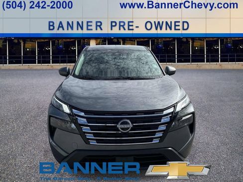 Used 2025 Nissan Rogue SV image 2