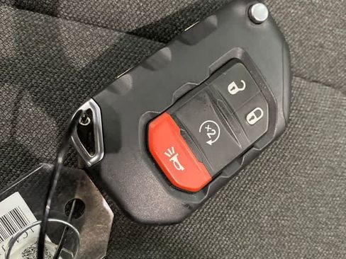 Used 2026 Jeep Wrangler Unlimited Sahara AWD/4WD image 29