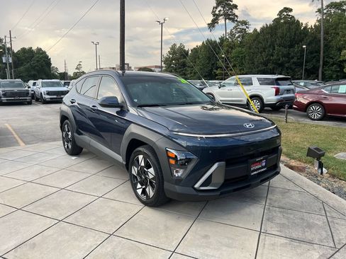 Used 2024 Hyundai Kona SEL w/ Convenience Package FWD image 3