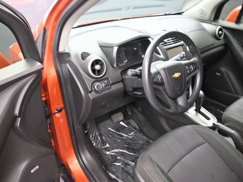 Used 2015 Chevrolet Trax LT w/ LT Sun and Sound Package FWD image 12