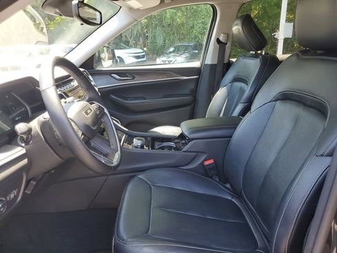 Used 2022 Jeep Grand Cherokee L Limited RWD image 17
