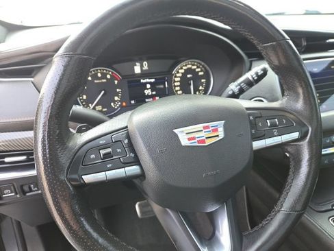 Used 2023 Cadillac XT4 Sport w/ Sun And Sound Package AWD/4WD image 6