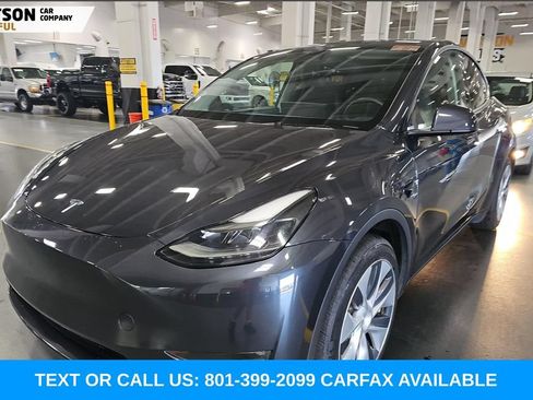 Used 2024 Tesla Model Y Long Range AWD/4WD image 1