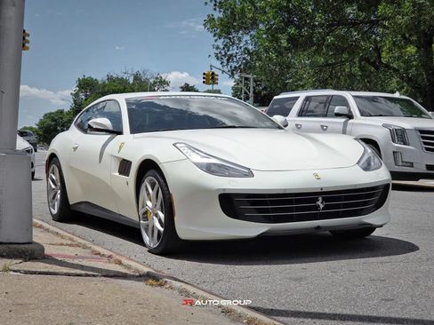 Used 2018 Ferrari GTC4Lusso T RWD image 3