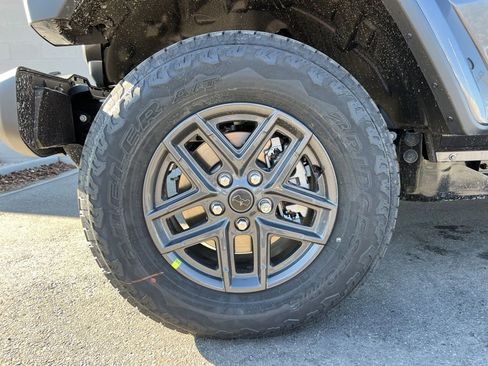 New 2026 Jeep Gladiator Sport image 25