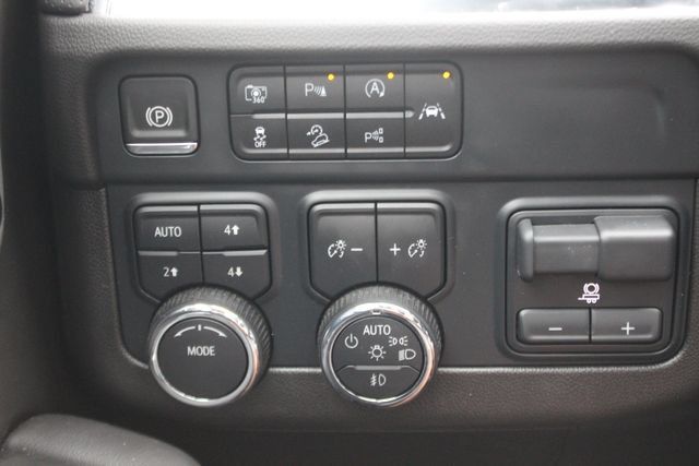 Used 2025 Chevrolet Tahoe High Country w/ Sun And Tow Package AWD/4WD image 17
