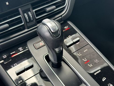 Used 2022 Porsche Macan AWD/4WD image 22