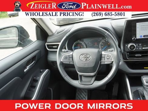 Used 2023 Toyota Highlander XLE image 16