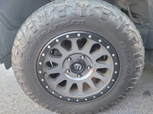 Used 2010 Toyota Tundra 4x4 Double Cab image 9