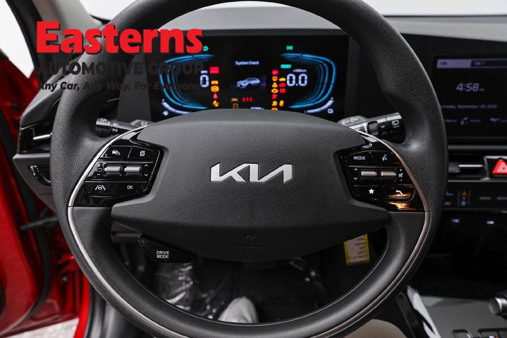 Used 2025 Kia Niro LX FWD image 12