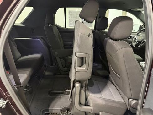 Used 2023 Chevrolet Traverse LT FWD image 25