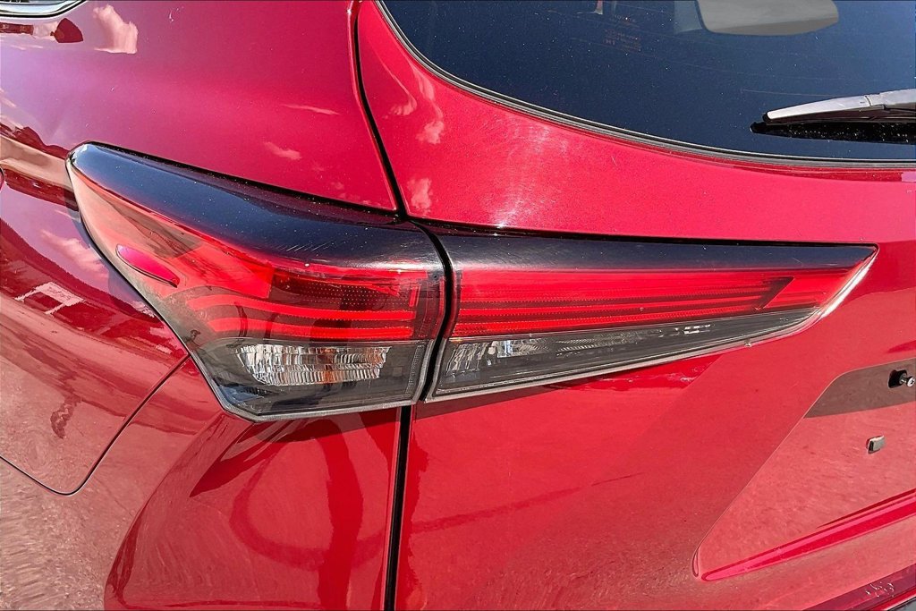 Used 2022 Toyota Highlander Platinum AWD/4WD image 23