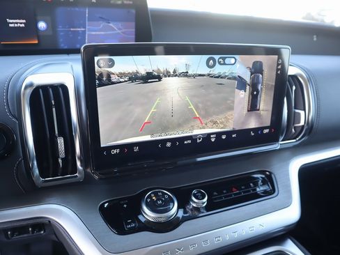 New 2025 Ford Expedition Platinum w/ Driver's Package image 6