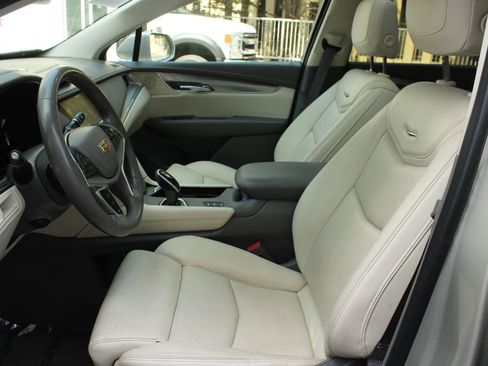 Used 2017 Cadillac XT5 Luxury w/ Driver Awareness Package image 14