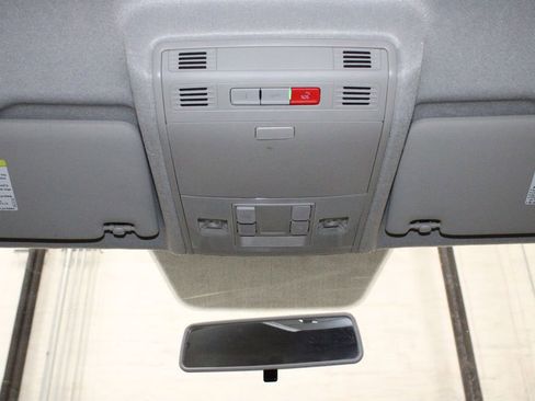 Used 2022 Volkswagen Tiguan S image 27