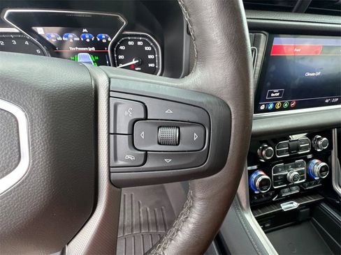 Used 2021 GMC Yukon Denali w/ Denali Premium Package image 29