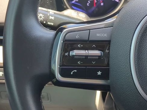 Used 2024 Kia Carnival EX FWD image 30