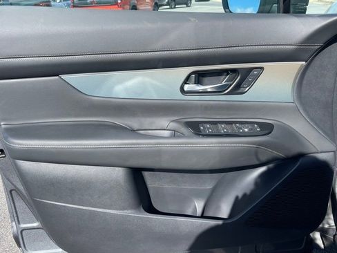 New 2025 Nissan Murano SL image 11