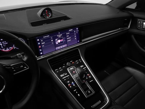 Certified 2023 Porsche Panamera 4 Platinum Edition AWD/4WD image 34