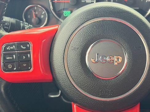 Used 2016 Jeep Wrangler Unlimited Rubicon w/ Connectivity Group AWD/4WD image 31