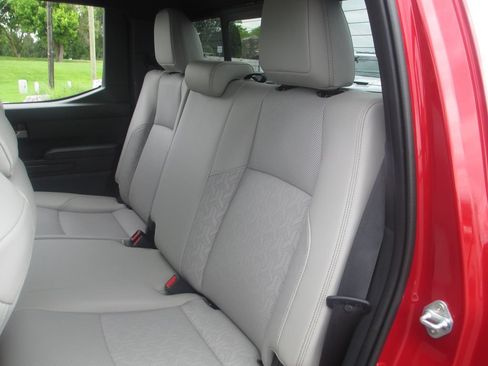Used 2024 Toyota Tacoma Limited AWD/4WD image 23