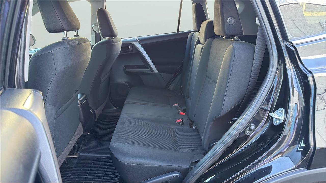Used 2018 Toyota RAV4 LE w/ All Weather Liner Package AWD/4WD image 19