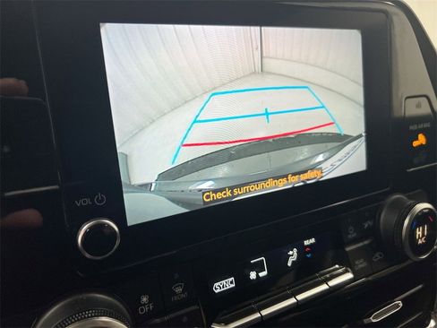 Used 2023 Toyota Highlander LE image 15