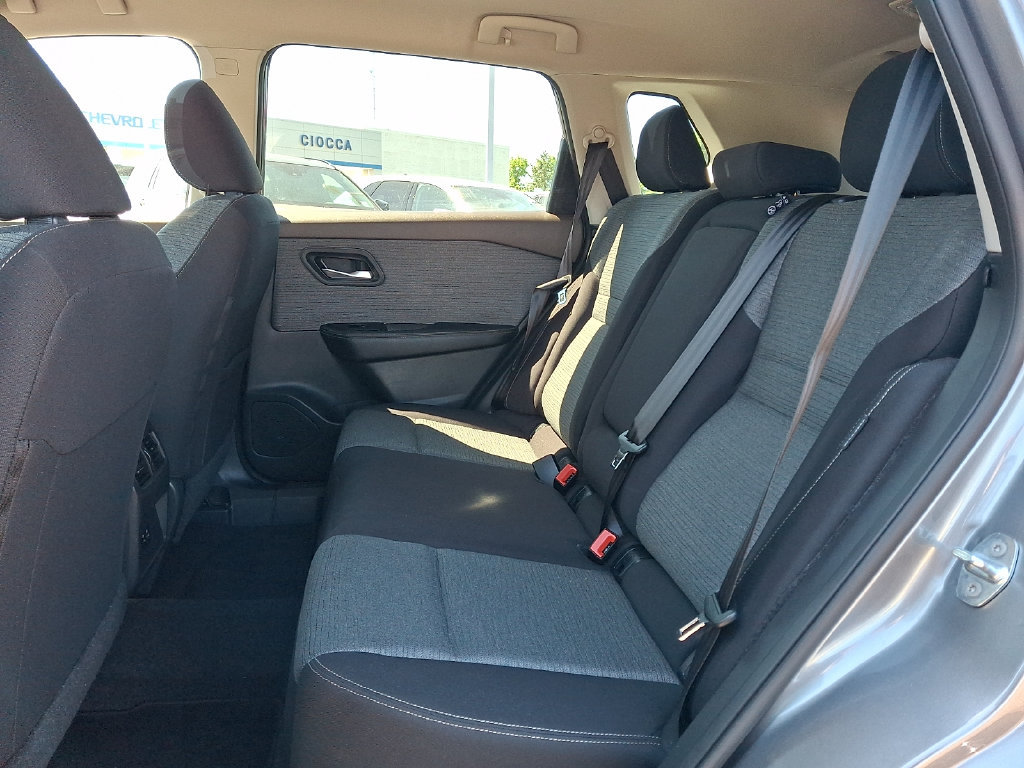 Used 2023 Nissan Rogue SV AWD/4WD image 14