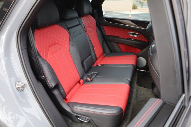 Used 2023 Bentley Bentayga AWD/4WD image 56