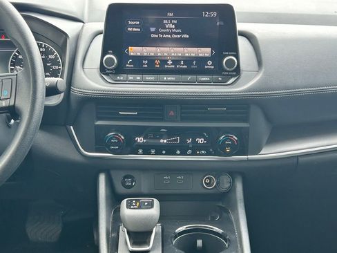 Used 2024 Nissan Rogue SV image 15