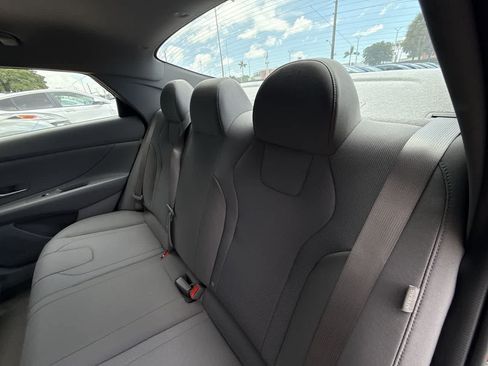 Used 2025 Hyundai Elantra SE FWD image 22