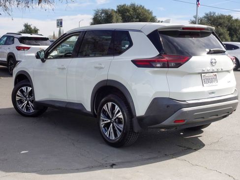 Used 2021 Nissan Rogue SV image 9